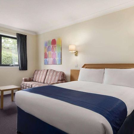 Days Inn Стафорд Екстериор снимка
