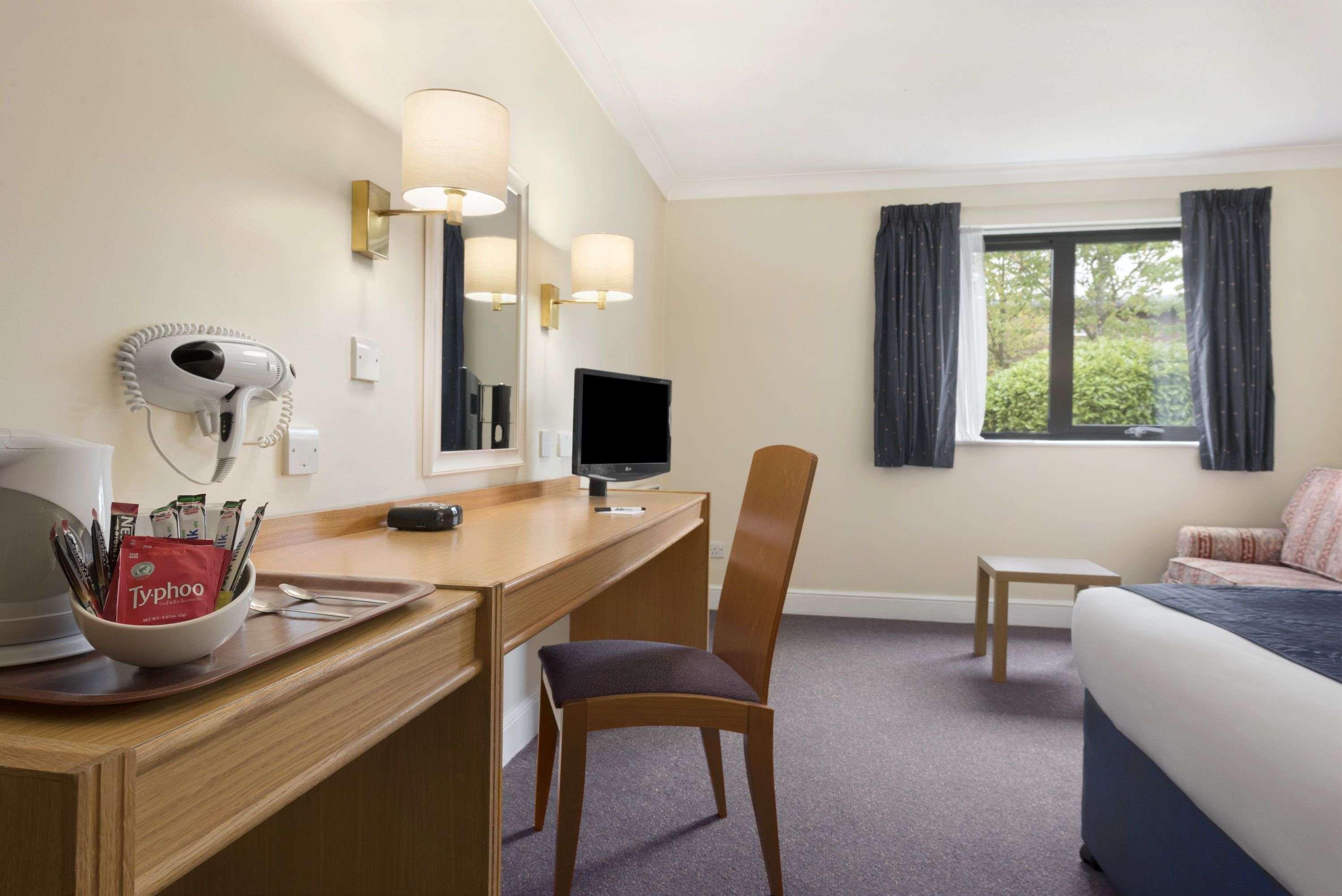 Days Inn Стафорд Екстериор снимка