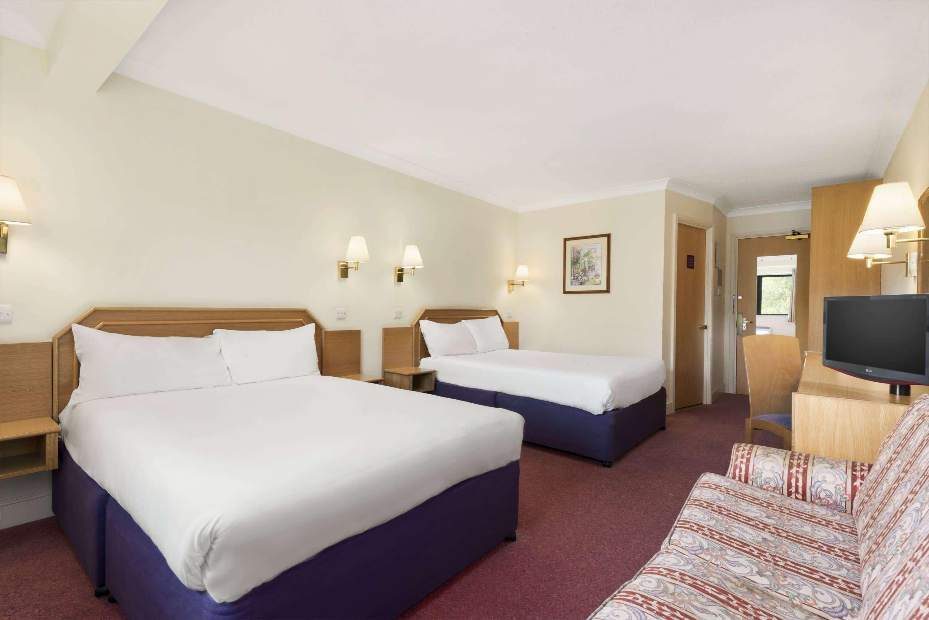 Days Inn Стафорд Екстериор снимка