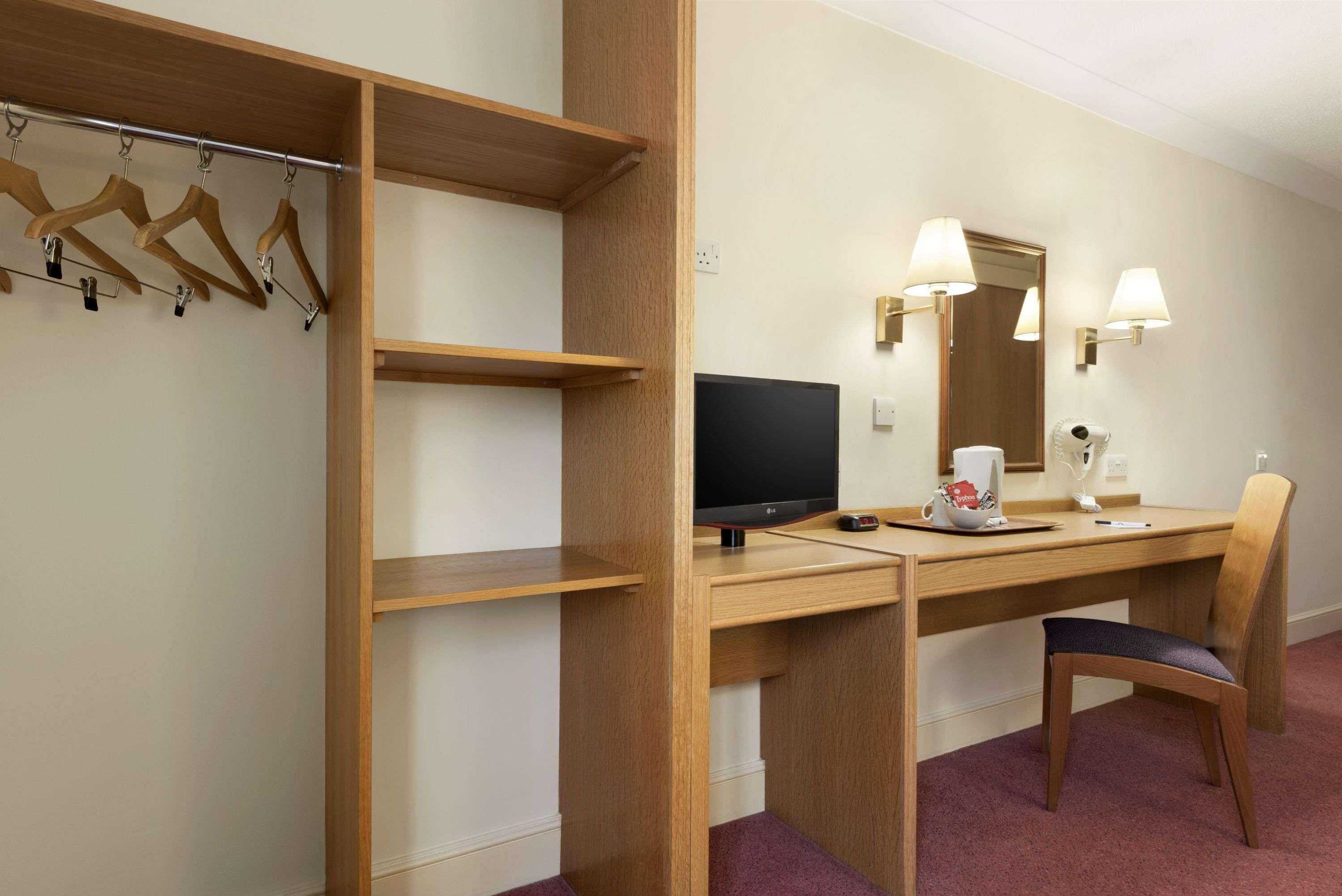 Days Inn Стафорд Екстериор снимка
