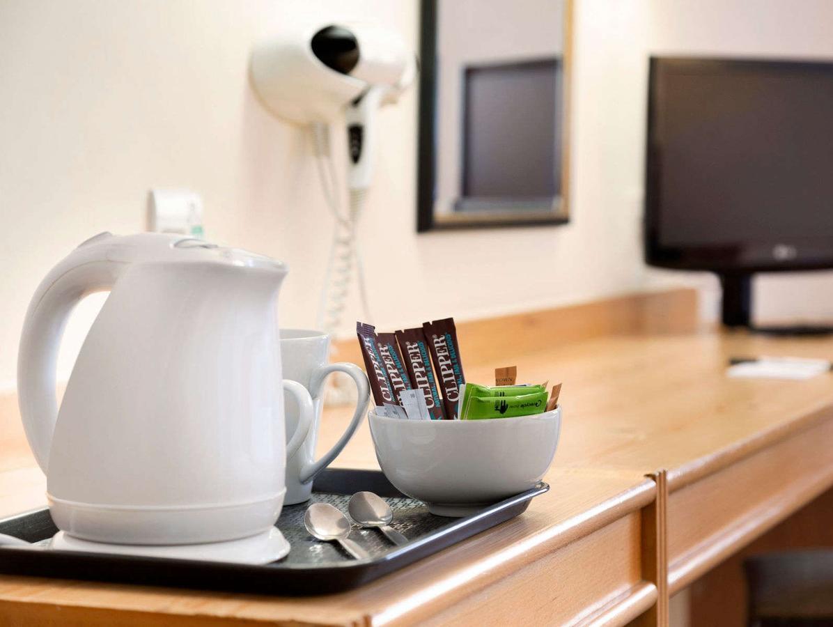 Days Inn Стафорд Екстериор снимка